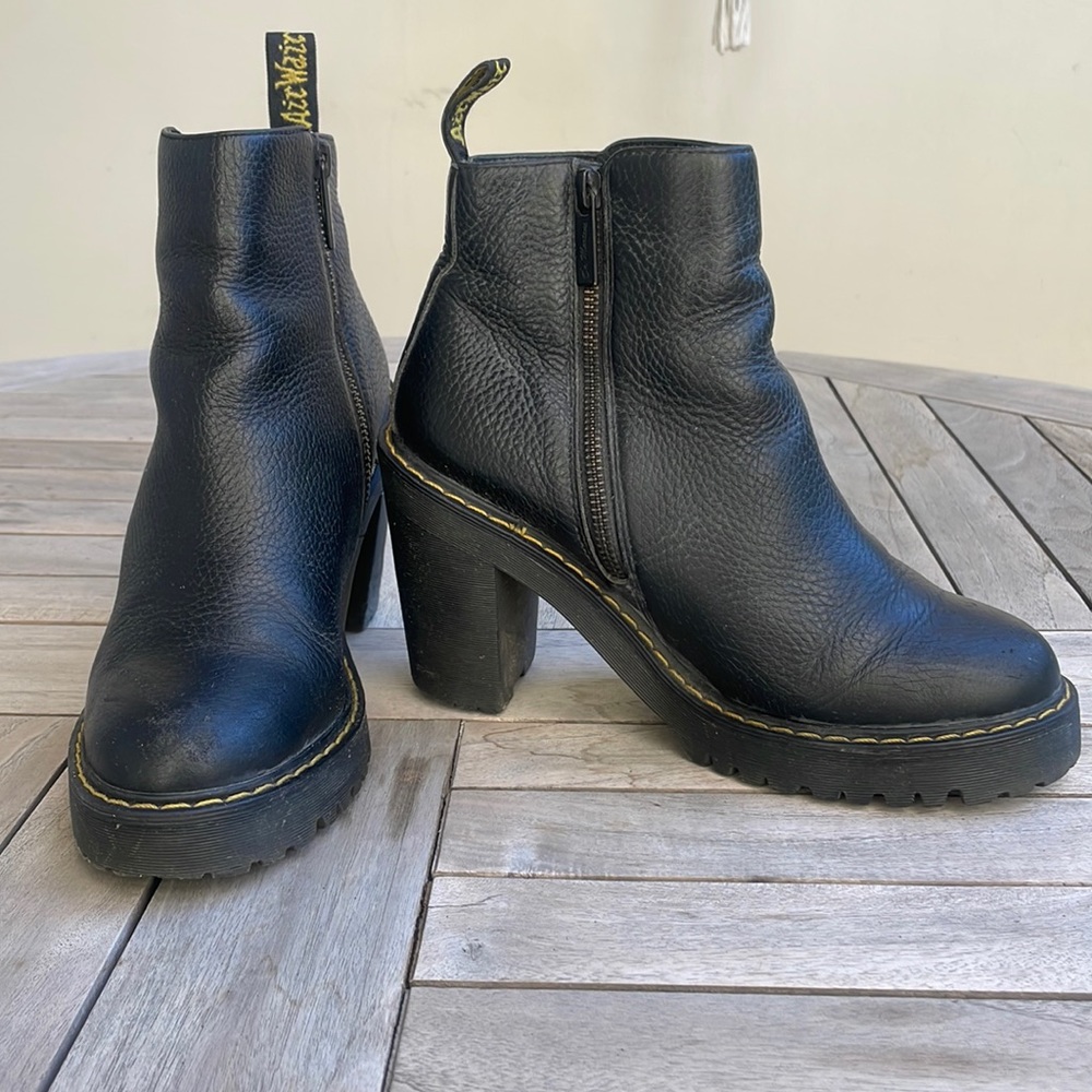 DR. MARTEN HEELED ANKLE BOOTS